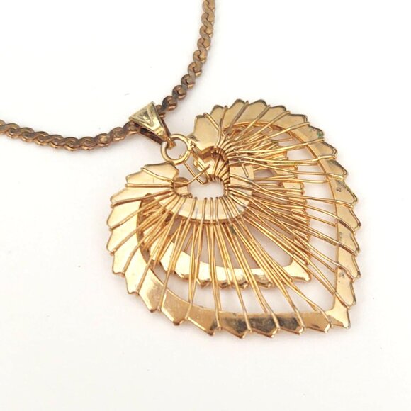 Gold tone double heart wire wrapped pendant necklace - Picture 12 of 14